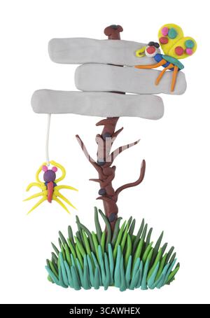 Kleinanzeigen für Werbetafeln mit einer Spinne und einem Schmetterling aus Plastilin-Ton. Kindercollage. Isoliert mit Patch Stockfoto