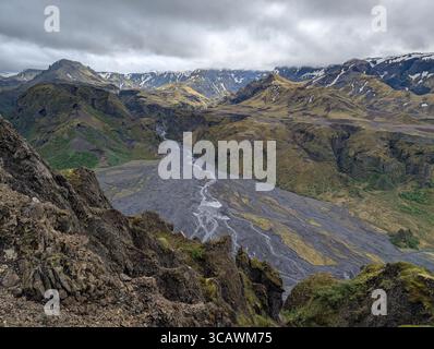 Geflochtene Gletscherflüsse und Gebirgszüge – Þórsmörk-Tal, Island Stockfoto