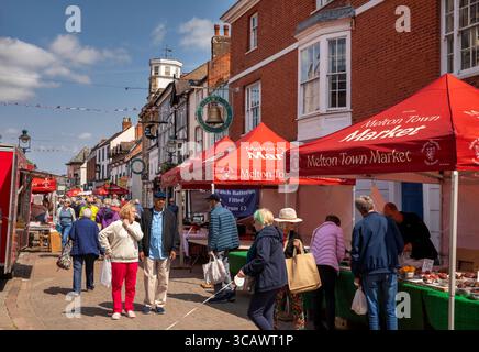 Leicestershire, Melton Mowbray, Nottingham Street, Freiluftmarkt im Gange Stockfoto