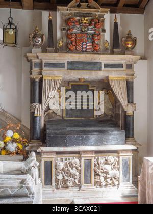 Gedenkstätte für Sir Henry Griffith 1654 und seine beiden Ehefrauen, St. Martin's Church Burton Agnes Stockfoto