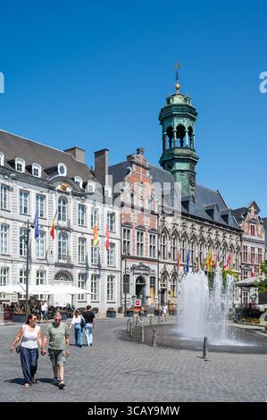Historische Denkmäler am Grand Place oder dem alten Marktplatz von Mons, Hennegau, Belgien 13. Juli 2025 Stockfoto