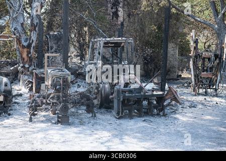 Frankreich. März 2018. Nach dem Großbrand in den Corbières, Aude, Frankreich am 7. August 2025. Ein Waldbrand im Departement Aude in Südfrankreich. Dieser seit Jahren größte Waldbrand Frankreichs verwüstete 16.000 Hektar Vegetation und Kiefernwald, zerstörte oder beschädigte 25 Häuser und verbrannte 35 Fahrzeuge. Foto: Romain Bastard/Pixnfly/ABACAPRESS.COM Credit: Abaca Press/Alamy Live News Stockfoto