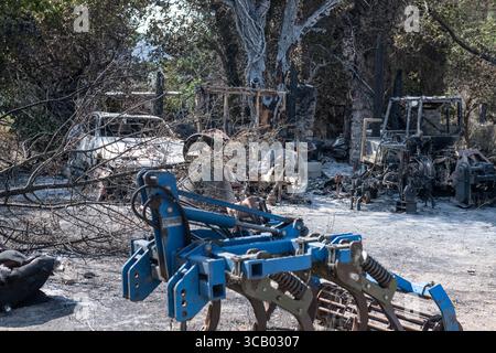 Frankreich. März 2018. Nach dem Großbrand in den Corbières, Aude, Frankreich am 7. August 2025. Ein Waldbrand im Departement Aude in Südfrankreich. Dieser seit Jahren größte Waldbrand Frankreichs verwüstete 16.000 Hektar Vegetation und Kiefernwald, zerstörte oder beschädigte 25 Häuser und verbrannte 35 Fahrzeuge. Foto: Romain Bastard/Pixnfly/ABACAPRESS.COM Credit: Abaca Press/Alamy Live News Stockfoto