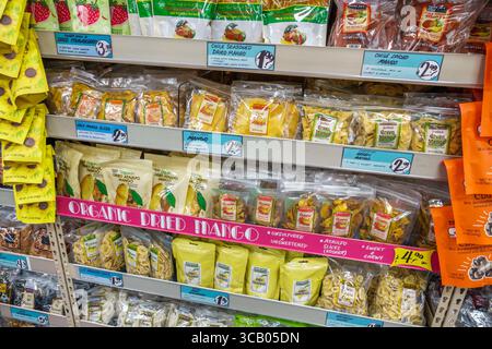 Miami Beach Florida, Trader Joe's Supermarkt, Lebensmitteleinkaufsmarkt, Innenausstattung, Verkaufsregale, Trockenobst-Snacks-Bereich, Händler Stockfoto