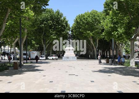 Paul Riquet Allee, eine Fußgängerzone gesäumt von Bäumen, Stadt Béziers, Departement Hérault, Frankreich Stockfoto