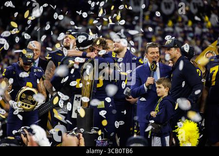 8. Januar 2024: Michigan Wolverines feiern nach dem College Football Playoff National Championship-Spiel zwischen den Washington Huskies und den Michigan Wolverines im NRG Stadium in Houston, Texas. John Mersits/CSM (Credit Image: © John Mersits/CSM via ZUMA Press Wire) Stockfoto