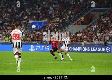 19. September 2023, Mailand, LOMBARDEZ, Italien: THEO HERNANDEZ Nr. 19 des Teams AC MAILAND während des Gruppenspiels der UEFA Champions League zwischen AC Mailand und Newcastle United am Dienstag, den 19. September 2023 im Stadio San Siro, Italien (Foto: © Mickael Chavet/ZUMA Press Wire) Stockfoto