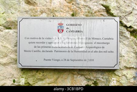 Wandtafel vom 09/2010 Besuch von Prinz Albert von Monaco Cueva de el Castillo, entdeckt 1903 von Hermilio Alcalde del Río Puente Viesgo Spanien Stockfoto