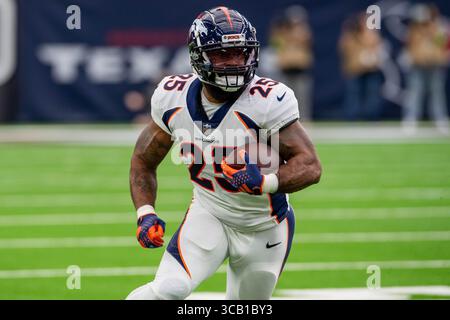 3. Dezember 2023: Denver Broncos Running Back Samaje Perine (25) trägt den Ball während eines Spiels zwischen den Denver Broncos und den Houston Texans in Houston, Texas. ..Trask Smith/CSM (Foto: © Trask Smith/CSM via ZUMA Press Wire) Stockfoto