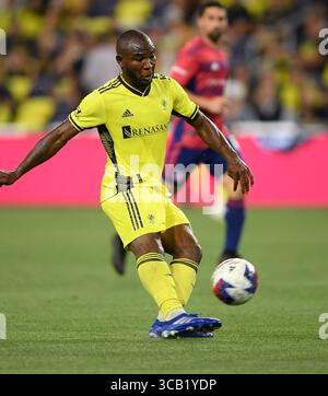 10. Mai 2023: DNashville SC Mittelfeldspieler Brian Anunga (27) tritt den Ball gegen den FC Dallas während der zweiten Hälfte eines MLS-Spiels zwischen dem FC Dallas und Nashville SC im Geodis Park in Nashville TN Steve Roberts/CSM (Credit Image: © @ Steve Roberts/CSM via ZUMA Press Wire) Stockfoto