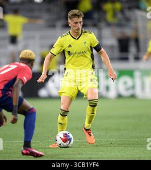 10. Mai 2023: Nashville SC-Verteidiger Laurence Wyke (16) dribbelt den FC Dallas während der zweiten Hälfte eines MLS-Spiels zwischen dem FC Dallas und Nashville SC im Geodis Park in Nashville, TN Steve Roberts/CSM (Credit Image: © @ Steve Roberts/CSM via ZUMA Press Wire) Stockfoto