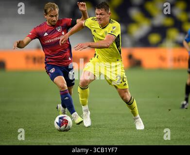 10. Mai 2023: Nashville SC Mittelfeldspieler Luke Haakenson (26) dribbelt in der zweiten Hälfte eines MLS-Spiels zwischen dem FC Dallas und Nashville SC im Geodis Park in Nashville, TN Steve Roberts/CSM (Credit Image: © @ Steve Roberts/CSM via ZUMA Press Wire) Stockfoto