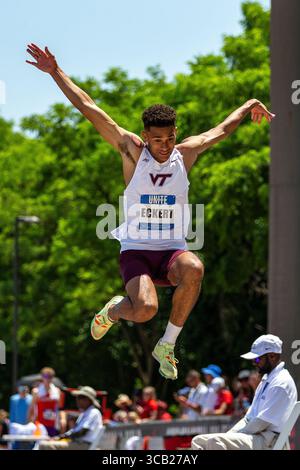 6. November 2022, Cary, North Carolina, USA: CLAY ECKERT von Virginia Tech, bei den NCAA ACC Track and Field Championships 2023 in der Luft. NC State, Raleigh NC (Foto: © Paul Morea/ZUMA Press Wire) Stockfoto