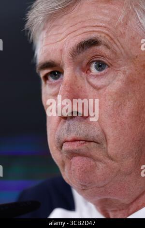 18. August 2023, VALDEBAS, MADRID, SPANIEN: Carlo Ancelotti nimmt an seiner Pressekonferenz nach dem Trainingstag von Real Madrid Teil, der am 18. August 2023 in Valdebebas, Madrid, Spanien, in Ciudad Deportiva Real Madrid gefeiert wurde. (Kreditbild: © Oscar J. Barroso/AFP7 via ZUMA Press Wire) Stockfoto