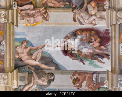 Die Sixtinische Kapelle, Vatikanstadt, Rom. Die Erschaffung Adams durch Michelangelo. Stockfoto