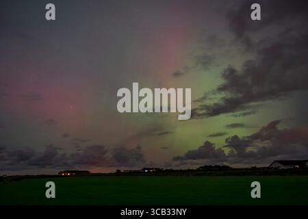 Perfekt für Kunstsammler, Naturliebhaber oder alle, die einen Hauch von ätherischer Schönheit und lebendigen Farben in ihr Zuhause bringen möchten, Isle of man. Stockfoto