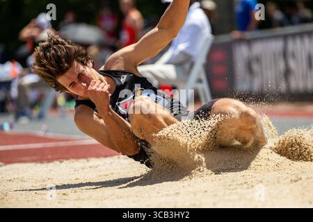 6. November 2022, Cary, North Carolina, USA: PAUL KALLENBERG von der University of Louisville, Landung im Sand während des Weitsprunges bei den ACC Track and Field Championships 2023.NC State, Raleigh (Foto: © Paul Morea/ZUMA Press Wire) Stockfoto