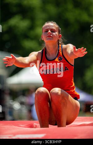 6. November 2022, Cary, North Carolina, USA: MAYA MALONEY von Virginia bei der ACC Track and Field Championship 2023, North Carolina, North Carolina, USA: Landung beim Stabhochsprung (Foto: © Paul Morea/ZUMA Press Wire) Stockfoto