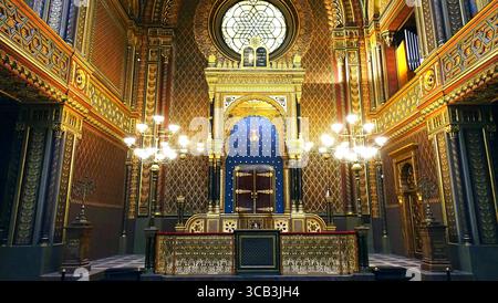 Luxuriöses Interieur der Spanischen Synagoge, Sehenswürdigkeiten von Prag, Tschechien Stockfoto