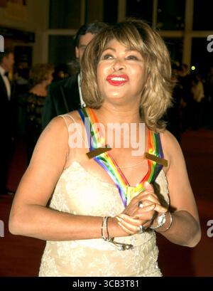 4. Dezember 2005, Washington, District of Columbia, USA: 2005 Kennedy Center-Preisträgerin Tina Turner kommt am Sonntag, den 4. Dezember 2005, für die Kennedy Center Honors 2005 im John F. Kennedy Center for the Performing Arts in Washington, D.C. an. Die Preisträger 2005 sind Tony Bennett, Suzanne Farrell, Julie Harris, Robert Redford und Tina Turner (Credit Image: © Ron Sachs/CNP via ZUMA Press Wire) Stockfoto