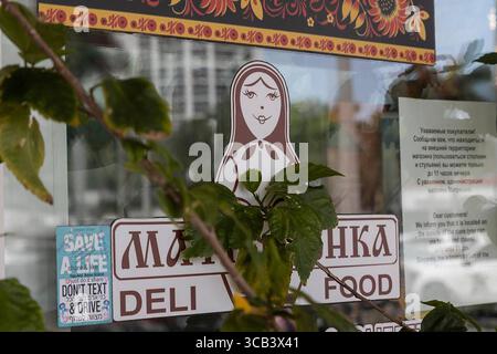 11. Mai 2023: Immobilienexperten prognostizieren, dass bestimmte Städte im Miami-Dade County aufgrund des neuen Gesetzes weniger Nachfrage- und Preiseinbrüche erleben werden. Matryoshka an der 18100 Collins Ave. Ist ein beliebter Ort für Bewohner von Sunny Isles Beach und andere Osteuropäer, die in Südflorida leben. (Foto: © Jose A. Iglesias/El Nuevo Herald Via ZUMA Press Wire) Stockfoto