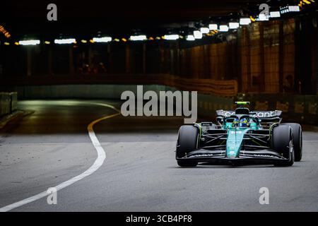28. Mai 2023, Monte Carlo, Monaco: Der spanische Fahrer des Aston Martin Aramco Cognizant F1 Teams, Fernando Alonso, tritt während des Formel-1-Grand-Prix-Rennens von Monaco an. Beim 80. Formel-1-Grand Prix von Monaco gewann Red Bull Max Verstappen vor dem Aston Martin's Fernando Alonso und Alpine's Esteban Ocon. Wie immer in Monaco war auch im Fahrerlager viel los mit Prominenten aus Sport, Musik und Film. (Kreditbild: © Andreja Cencic/SOPA Bilder über ZUMA Press Wire) Stockfoto