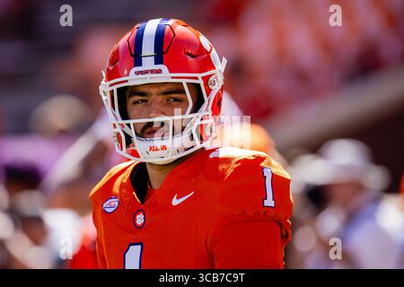 7. Oktober 2023: Clemson Tigers Running Back will Shipley (1) vor dem ACC Football Matchup gegen die Wake Forest Demon Deacons im Memorial Stadium in Clemson, SC. (Scott Kinser/CSM) (Bild: © Scott Kinser/CSM via ZUMA Press Wire) Stockfoto
