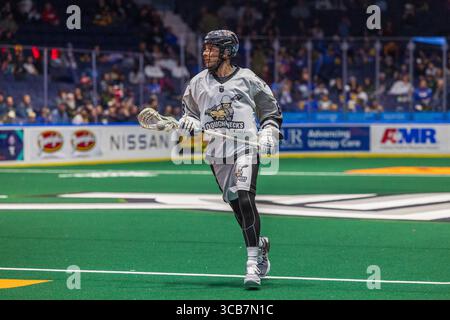 2. Dezember 2023: Calgary Roughnecks Tyler Pace (68) führt den Ball im vierten Quartal gegen die Rochester Knighthawks. Die Rochester Knighthawks waren Gastgeber der Calgary Roughnecks in einem Spiel der National Lacrosse League in der Blue Cross Arena in Rochester, New York. (Jonathan Tenca/CSM) (Bild: © Jonathan Tenca/CSM via ZUMA Press Wire) Stockfoto
