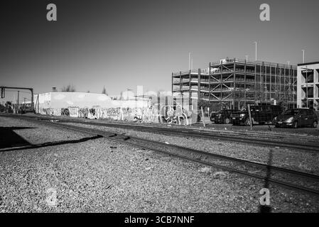 Ich nahm meine Kamera mit 2 ND-Filtern und meinem Stativ heraus, um meine Fotos auf 2-3 Minuten zu verlangsamen. Stockfoto