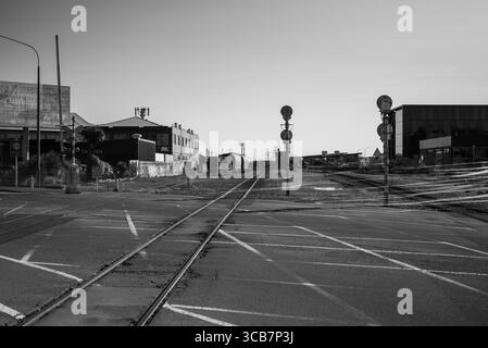 Ich nahm meine Kamera mit 2 ND-Filtern und meinem Stativ heraus, um meine Fotos auf 2-3 Minuten zu verlangsamen. Stockfoto