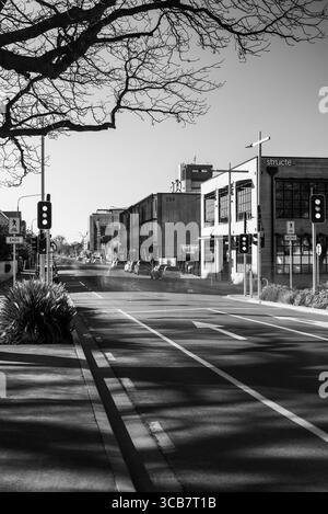 Ich nahm meine Kamera mit 2 ND-Filtern und meinem Stativ heraus, um meine Fotos auf 2-3 Minuten zu verlangsamen. Stockfoto
