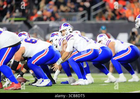 5. November 2023: Buffalo Bills Quarterback Josh Allen (17) während des regulären Saisonspiels zwischen den Buffalo Bills und Cincinnati Bengals in Cincinnati, Ohio. JP Waldron/Cal Sport Media (Kreditbild: Stockfoto