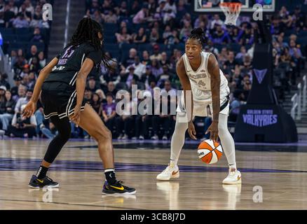 6. August 2025 San Francisco CA, USA Las Vegas Garde Jewell Loyd (24) spielt während des WNBA-Basketballspiels zwischen Las Vegas Aces und den Golden State Valkyries. Las Vegas besiegt Golden State 78-72 im Chase Center San Francisco Kalifornien Thurman James/CSM Stockfoto