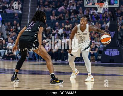 6. August 2025 San Francisco CA, USA Las Vegas Garde Jewell Loyd (24) spielt während des WNBA-Basketballspiels zwischen Las Vegas Aces und den Golden State Valkyries. Las Vegas besiegt Golden State 78-72 im Chase Center San Francisco Kalifornien Thurman James/CSM Stockfoto