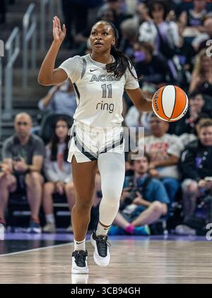 6. August 2025 San Francisco CA, USA Las Vegas Garde Dana Evans (11) spielt während des WNBA Basketballspiels zwischen Las Vegas Aces und den Golden State Valküren. Las Vegas besiegt Golden State 78-72 im Chase Center San Francisco Kalifornien Thurman James/CSM Stockfoto