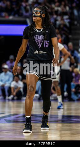 6. August 2025 San Francisco CA, USA Golden State Guard Tiffany Hayes (15) auf dem Platz während des WNBA Basketballspiels zwischen Las Vegas Aces und den Golden State Valküren. Las Vegas besiegt Golden State 78-72 im Chase Center San Francisco Kalifornien Thurman James/CSM Stockfoto