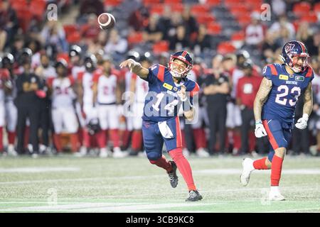 26. Mai 2023: Montreal Alouettes Quarterback Mike Glass III (14) wirft einen Pass während des CFL-Vorsaisonspiels zwischen Montreal Alouettes und Ottawa Redblacks im TD Place Stadium in Ottawa, Kanada. Daniel Lea/CSM. (Foto: © Daniel Lea/CSM via ZUMA Press Wire) Stockfoto