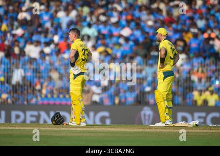 6. Oktober 2023, Chennai, Tamilnadu, Indien: Marnus Labuschagne und Glenn Maxwell warten auf die dritte Umpires-Entscheidung während des India vs Australia League Spiels der ODI World Cup 2023 im MA, Chidambaram Stadion in Chennai. (Kreditbild: © Vikram Chandrasekar via ZUMA Press Wire) Stockfoto