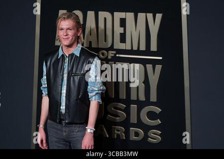 11. Mai 2023, Dallas, Texas, USA: Davis Burleson posiert für die Fotografen beim Red Carpet der 58. Academy of Country Music Awards im Ford Center at the Star in Frisco, Texas am Donnerstag, den 11. Mai 2023. (Foto: © Javier Vicencio/ZUMA Press Wire) Stockfoto