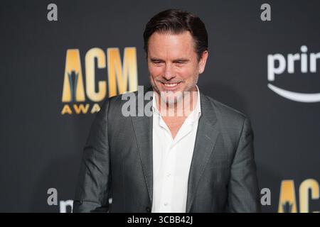 11. Mai 2023, Dallas, Texas, USA: Charles Esteen posiert für die Fotografen beim Red Carpet der 58. Academy of Country Music Awards im Ford Center at the Star in Frisco, Texas am Donnerstag, den 11. Mai 2023. (Foto: © Javier Vicencio/ZUMA Press Wire) Stockfoto