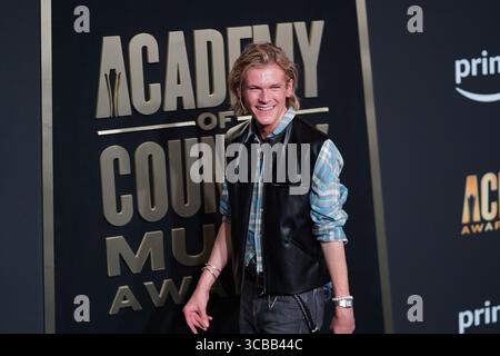 11. Mai 2023, Dallas, Texas, USA: Davis Burleson posiert für die Fotografen beim Red Carpet der 58. Academy of Country Music Awards im Ford Center at the Star in Frisco, Texas am Donnerstag, den 11. Mai 2023. (Foto: © Javier Vicencio/ZUMA Press Wire) Stockfoto