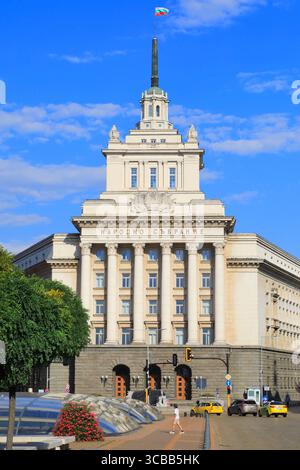 Bulgarien, Sofia, Sofia-Platz, Parteihaus (1955 eröffnet und ehemaliger Sitz der Kommunistischen Partei Bulgariens), heute ein anhang der Nationalversammlung Stockfoto