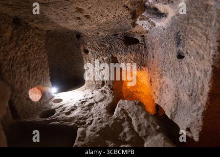Das Innere einer unterirdischen antiken Stadt in der Türkei in der Region Kappadokien Stockfoto
