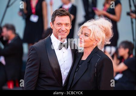 15. September 2023: HUGH JACKMAN und seine Frau DEBORRA-LEE FURNESS haben angekündigt, dass sie sich nach 27 Jahren Ehe trennen. Jackman und Furness lernten sich 1995 am Set der Fernsehserie Corelli kennen und heirateten im folgenden Jahr. Die beiden australischen Schauspieler teilen sich die Kinder Oscar (23) und Ava (18): FILE PHOTO SHOT AM 7. September 2022 in Venedig, Italien: Hugh Jackman und seine Frau Deborra-Lee Furness besuchen den roten Teppich „The Son“ in Venedig. (Bild: © Stefanos Kyriazis/ZUMA Press Wire) Stockfoto