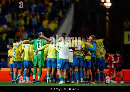 3. November 2023, LAS PALMAS DE GRAN CANARIA, LAS PALMAS, SPANIEN: Spieler von UD Las Palmas feiern den Sieg während der spanischen Liga La Liga EA Sports, Fußballspiel zwischen UD Las Palmas und Atletico de Madrid im Estadio Gran Canaria am 22. Oktober 2023 in Las Palmas de Gran Canaria, Spanien. (Foto: © Gabriel Jimenez Lorenzo/AFP7 via ZUMA Press Wire) Stockfoto