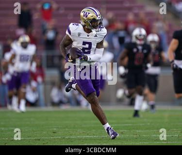 28. Oktober 2023, Stanford, Kalifornien, USA: Washington Huskies Wide Receiver ja'LYNN POLK (2) sieht die Verteidigung und vermeidet Tackles, nachdem er einen langen Pass beim NCAA-Fußballspiel Washington Huskies vs Stanford Cardinal im Stanford Stadium erhalten hat. (Bild: © Jose Moreno/ZUMA Press Wire) Stockfoto