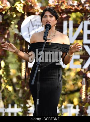 2. November 2023, St. Helena, CA, USA: Emmy Meli tritt am 2. November 2023 in St. Helena, Kalifornien, während des 2. Tages von Live in the Vineyard auf der Charles Krug Winery auf. (Bild: © Casey Flanigan/imageSPACE via ZUMA Press Wire) Stockfoto