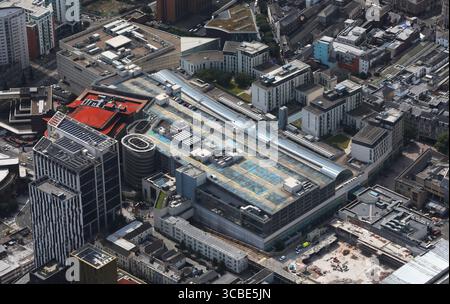 Aus der Vogelperspektive des St. David's Shopping Centre, Cardiff, South Wales, Großbritannien Stockfoto