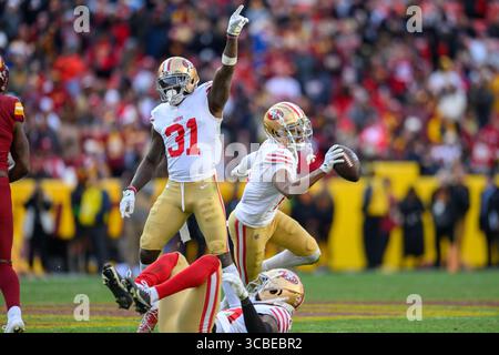 Dezember 31 2023: San Francisco 49ers Sicherheit Tashaun Gipson Sr. (31) reagiert nach einem Abfangen durch Cornerback Deommodore Lenoir (2) während des NFL-Spiels zwischen den San Francisco 49ers und den Washington Commanders in Landover, MD Reggie Hildred/CSM (Credit Image: © Reggie Hildred/CSM via ZUMA Press Wire) Stockfoto