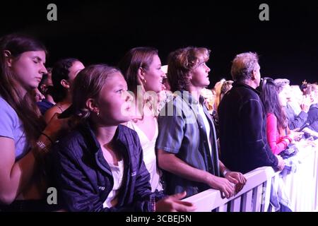 22. September 2023, Santa Barbara, Kalifornien, USA: Fans von Maroon Five beim One805 Live Spendenkonzert für Ersthelfer auf Kevin Costnerâ Anwesen am Meer in Santa Barbara. (Bild: © Amy Katz/ZUMA Press Wire) Stockfoto